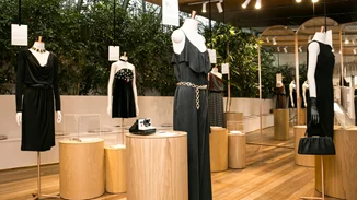 Γνωρίστε τη LOLA μέσα από την εικαστική έκθεση που οργανώθηκε για τα 50 χρόνια της