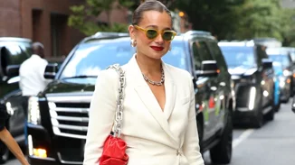 Αυτό είναι το blazer - φόρεμα από τη Zara που λατρεύουν οι fashionistas