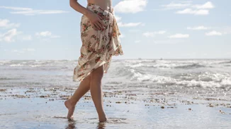 Ερωτευτήκαμε αυτές τις φούστες | 10 sarong για να φοράς στην παραλία και στην πόλη