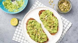 6 τροφές που καταπολεμούν το επίμονο λίπος στην κοιλιά