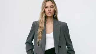 Αυτό το σταυρωτό blazer από τη Zara θα γίνει το αγαπημένο σου κομμάτι για το γραφείο και τα after work drinks