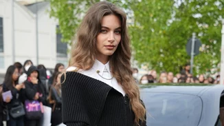 Το σεμιζιέ φόρεμα από τη Massimo Dutti είναι η επιτομή της κομψότητας