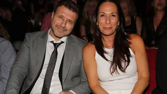 Ο Γιάννης Πλούταρχος σε σπάνια οικογενειακή έξοδο - Η άκρως εντυπωσιακή σύζυγός του, Μαρία