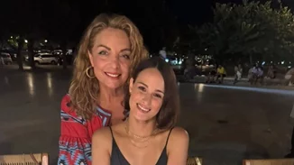 Άντζελα Γκερέκου | Έξοδος για φαγητό σε γνωστό εστιατόριο της Κέρκυρας