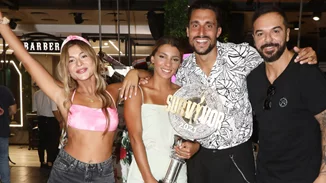 Πανζουρλισμός στο μαγαζί του Σάκη Κατσούλη στο Περιστέρι - Πλήθος κόσμου για μία σέλφι (pics)