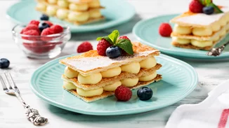 Το πιο δροσερό γλυκό του καλοκαιριού | Εύκολο σπιτικό μιλφέιγ με λίγα υλικά