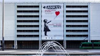 Τρία έργα του Banksy έχουν κατασχεθεί από την αστυνομία στην Ουαλία στο πλαίσιο ποινικής έρευνας