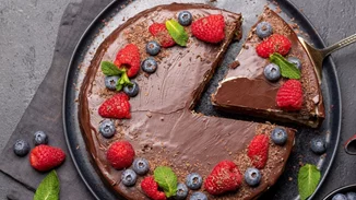 Καλοκαιρινή τούρτα εκλέρ- Το πιο θεϊκό γλυκό μόνο με 6 υλικά