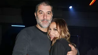 Δέσποινα Βανδή - Βασίλης Μπισμπίκης | Ποζάρουν για πρώτη φορά αγκαλιασμένοι (εικόνες)