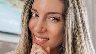 Αθηνά Οικονομάκου | Η εγκυμονούσα ηθοποιός έβαψε τα μαλλιά της και μας δείχνει την αλλαγή