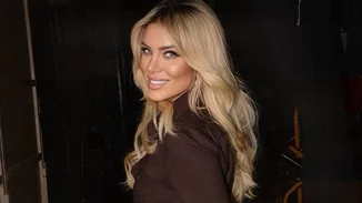 Είσαι έξω από το σπίτι όλη μέρα; Το φόρεμα της Κατερίνας Καινούργιου είναι αυτό που χρειάζεσαι