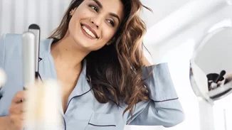 Πώς να μην φριζάρουν τα μαλλιά μου; Το κόλπο με το οδοντικό νήμα που έγινε viral