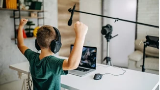 "Μαμά, θέλω να γίνω YouTuber" | Πώς μπορούμε να αντιμετωπίσουμε οι γονείς τα "τρελά" επαγγελματικά όνειρα των παιδιών;