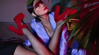 Αισθησιασμός, θηλυκότητα και κομψότητα συναντιούνται στη συλλογή "Dangerous Liaisons" της Tsakiris Mallas