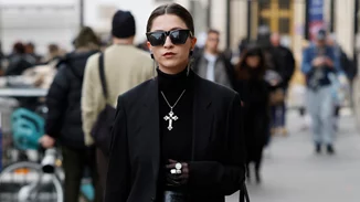 Τα κομψά looks που μπορείς να δημιουργήσεις με μια φούστα τον χειμώνα