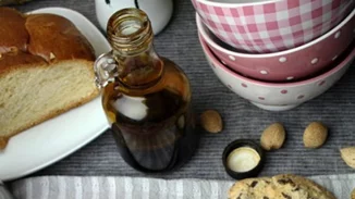 Αυγόφετες με τσουρέκι και πετιμέζι, αυγά μάτια σε πήλινο, Κέικ Νουτέλα | 3 συνταγές για το πιο εντυπωσιακό πρωινό