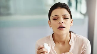 Ποιες είναι οι αλλεργίες της άνοιξης και πώς θα τις αντιμετωπίσεις τώρα (πριν σε πάρουν από κάτω!)