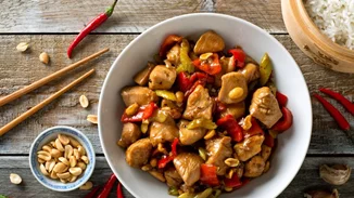 Τηγανητά φιλετάκια κοτόπουλου με λαχανικά