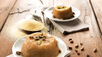 Χαλβάς σιμιγδαλένιος με γάλα και βούτυρο