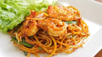 Συνταγή για καραβιδομακαρονάδα | Τα θαλασσινά είναι ό,τι πιο καλοκαιρινό μπορείς να απολαύσεις