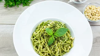 Συνταγή για σπαγγέτι με σάλτσα πέστο βασιλικού