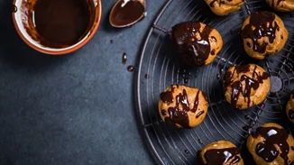 Η πιο εύκολη συνταγή για προφιτερόλ με μπισκότα