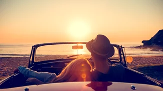 Μπορεί ένας καλοκαιρινός έρωτας να γίνει σχέση; Οι συμβουλές για να το πετύχεις