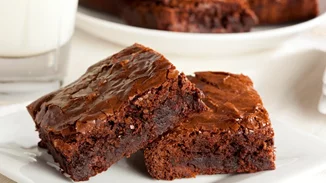 Μπράουνι με πραλίνα φουντουκιού | Η απλή και γρήγορη εκδοχή της παραδοσιακής συνταγής