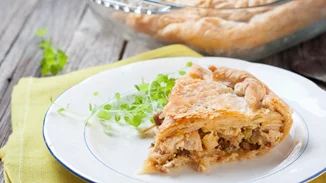 Συνταγή για κοτόπιτα με τυριά από τον Νικόλαο Τσελεμεντέ