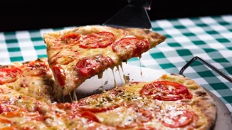 Βασικές συνταγές για ζύμη πίτσας και τάρτας, φύλλο πίτας και μπεσαμέλ από τον Νικόλαο Τσελεμεντέ