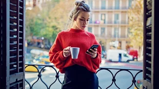 Tech Neck | Το ήξερες ότι τα social media συμβάλουν στην πρόωρη γήρανση;