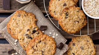 Φτιάξε cookies βρώμης με τη συνταγή της Σάντυ Κουτσοσταμάτη