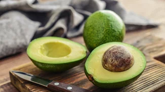 20 τροφές για λαμπερή επιδερμίδα και νεανική όψη