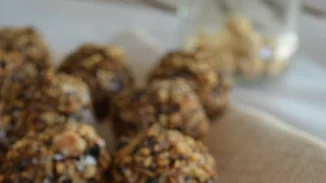 Συνταγή για αλμυρά τρουφάκια με φέτα και τυρί κρέμα