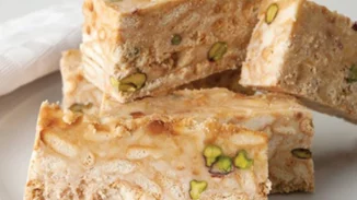 Μπάρες από λευκή σοκολάτα, φιστίκι Αιγίνης και μπισκότα πτι-μπερ