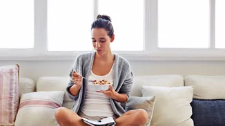 9 τροφές που σε βοηθούν να κοιμηθείς καλύτερα