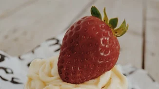 Cupcakes φράουλα για του Αγίου Βαλεντίνου | Πώς θα κλείσεις το δείπνο για δύο