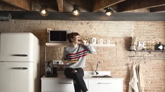 Πώς να τρώω σωστά στο γραφείο | Οι 3 κινήσεις για υγιεινή διατροφή και τα ιδανικά σνακ