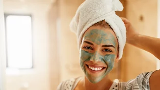 5 εύκολες μάσκες ομορφιάς για καθαρισμό, αντιγήρανση, σύσφιξη και ξηρότητα