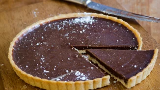 Τάρτα σοκολάτας με μπανάνα | Μια εύκολη συνταγή για γλυκό με φρούτα