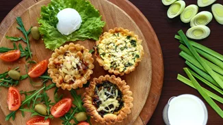 Συνταγή για τάρτα λαχανικών από την Ιωάννα Τσολoμίτη