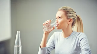 Πόσο νερό πρέπει να πίνω κάθε μέρα;