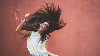 Πώς να γίνω χαρούμενη; 10 τρόποι που θα σε κάνουν να νιώσεις όμορφα