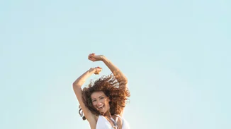 Υπάρχει μία μη επεμβατική θεραπεία για γράμμωση στην κοιλιά και ανόρθωση στους γλουτούς