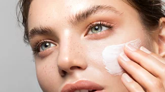 Serum, κρέμα, αντηλιακό, κρέμα ματιών: Με ποιά σειρά χρησιμοποιούνται;