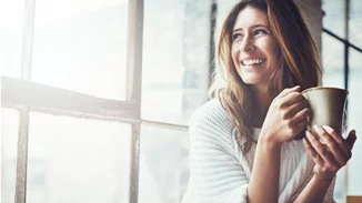 «Νιώθω ότι δεν έχω αυτοπεποίθηση» | 14 αποδεδειγμένοι τρόποι για να νιώθεις πιο δυνατή στη δουλειά και στη ζωή σου