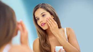 7 κακές συνήθειες διατροφής που γερνάνε το δέρμα σου και πρέπει να σταματήσεις