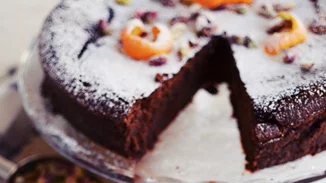 Συνταγή για σοκολατόπιτα με πορτοκάλι και φιστίκι