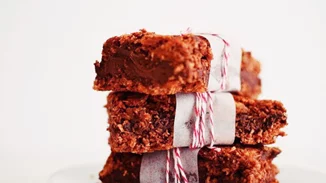 Σάντουιτς μπισκότο με σοκολάτα και καρύδα