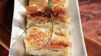 Τυρόπιτα με γιαούρτι από την Αργυρώ Μπαρμπαρίγου